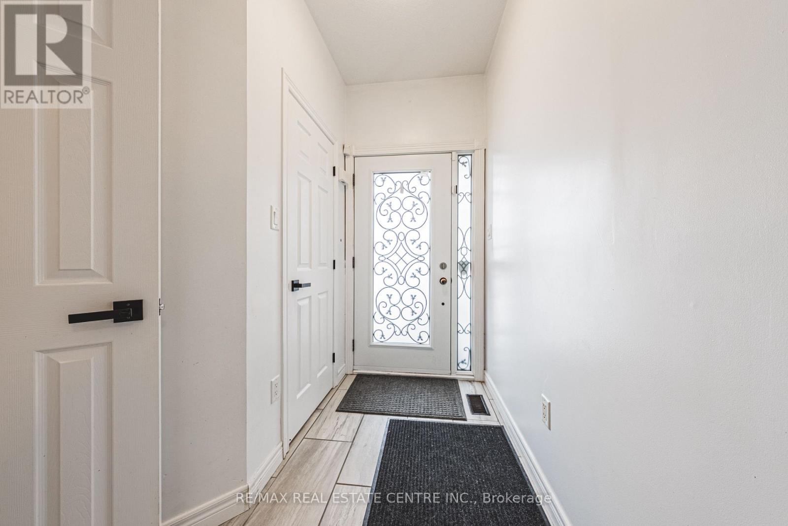 6 Second Road W, Hamilton, Ontario  L8J 2R8 - Photo 4 - X12807258