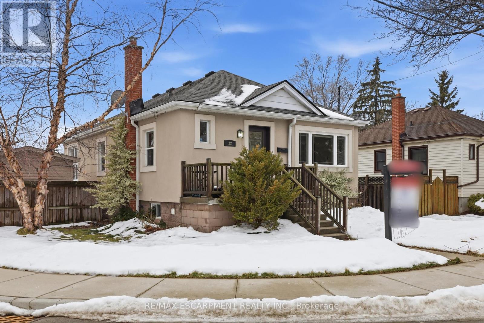 32 Audrey Street, Hamilton, Ontario  L8V 1G4 - Photo 2 - X12806784