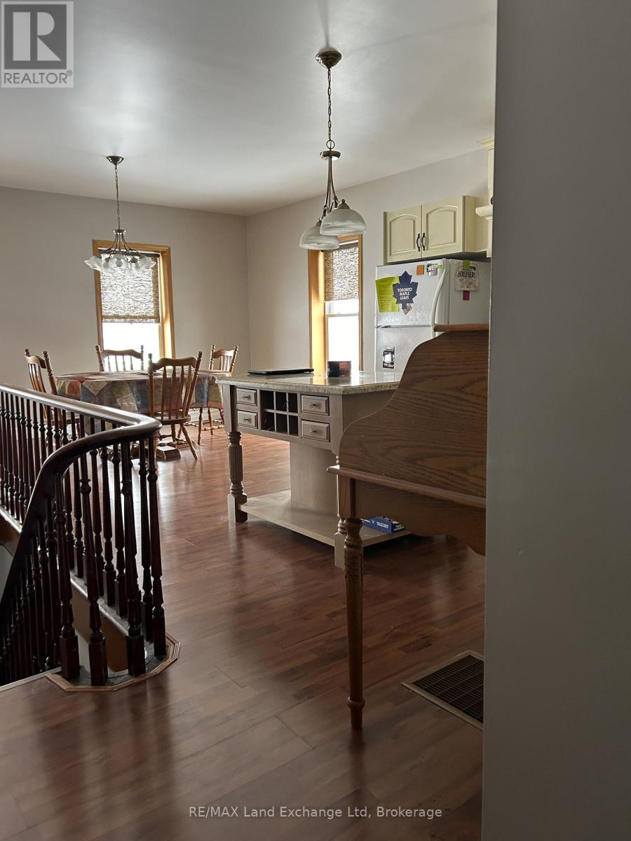 8 Alfred Street, North Huron, Ontario  N0G 2W0 - Photo 7 - X12807328