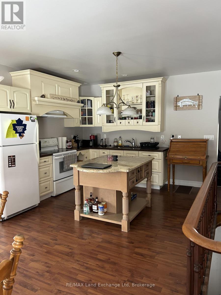 8 Alfred Street, North Huron, Ontario  N0G 2W0 - Photo 9 - X12807328