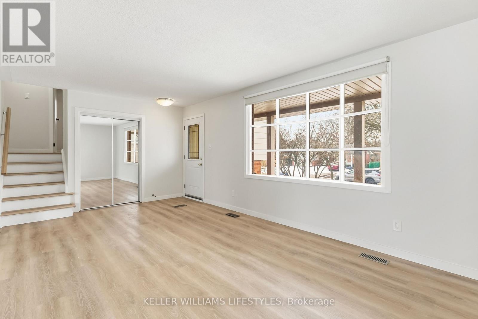 Upper - 32 Rollscourt Gardens, London North, Ontario  N6G 1M1 - Photo 11 - X12807356