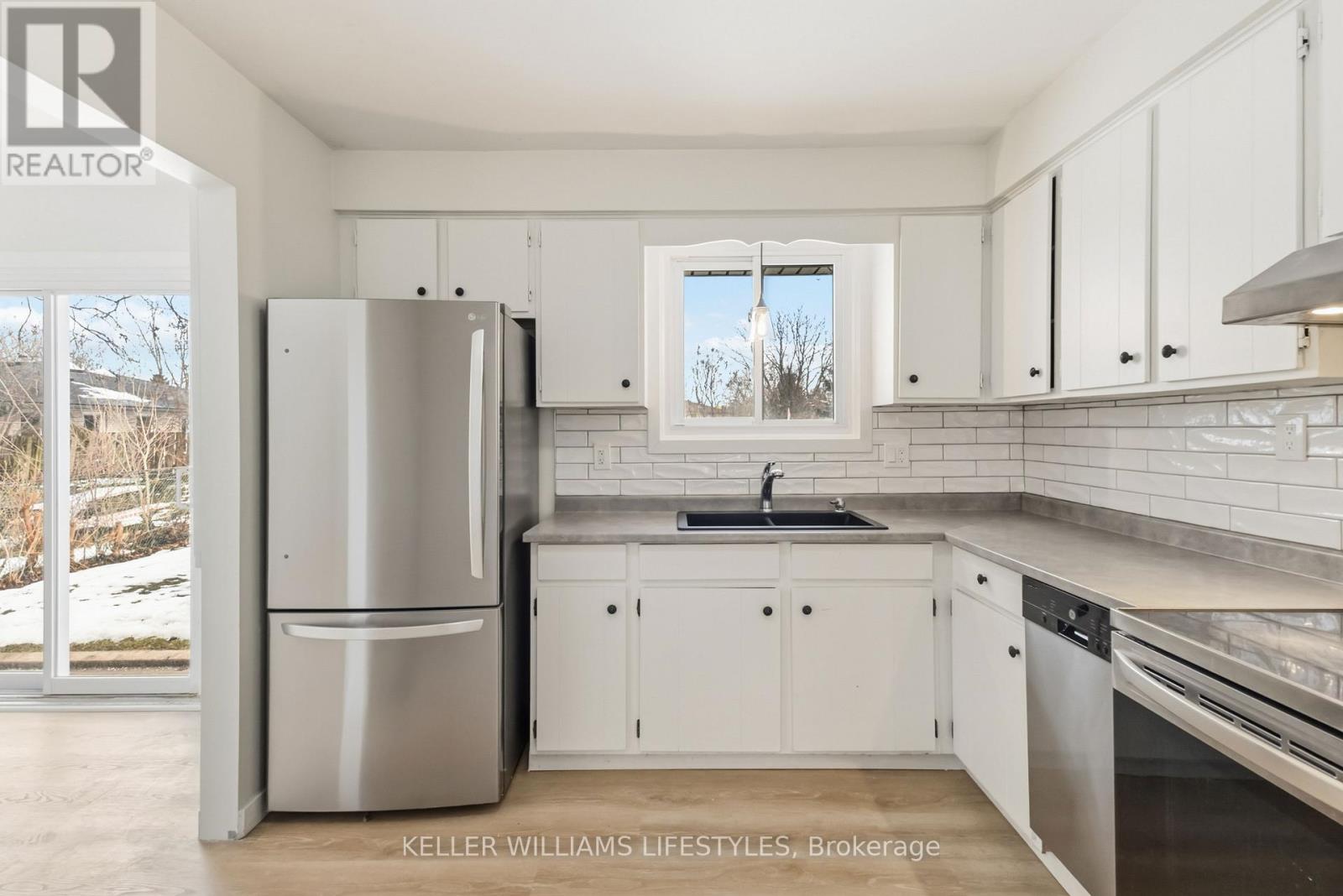 Upper - 32 Rollscourt Gardens, London North, Ontario  N6G 1M1 - Photo 15 - X12807356