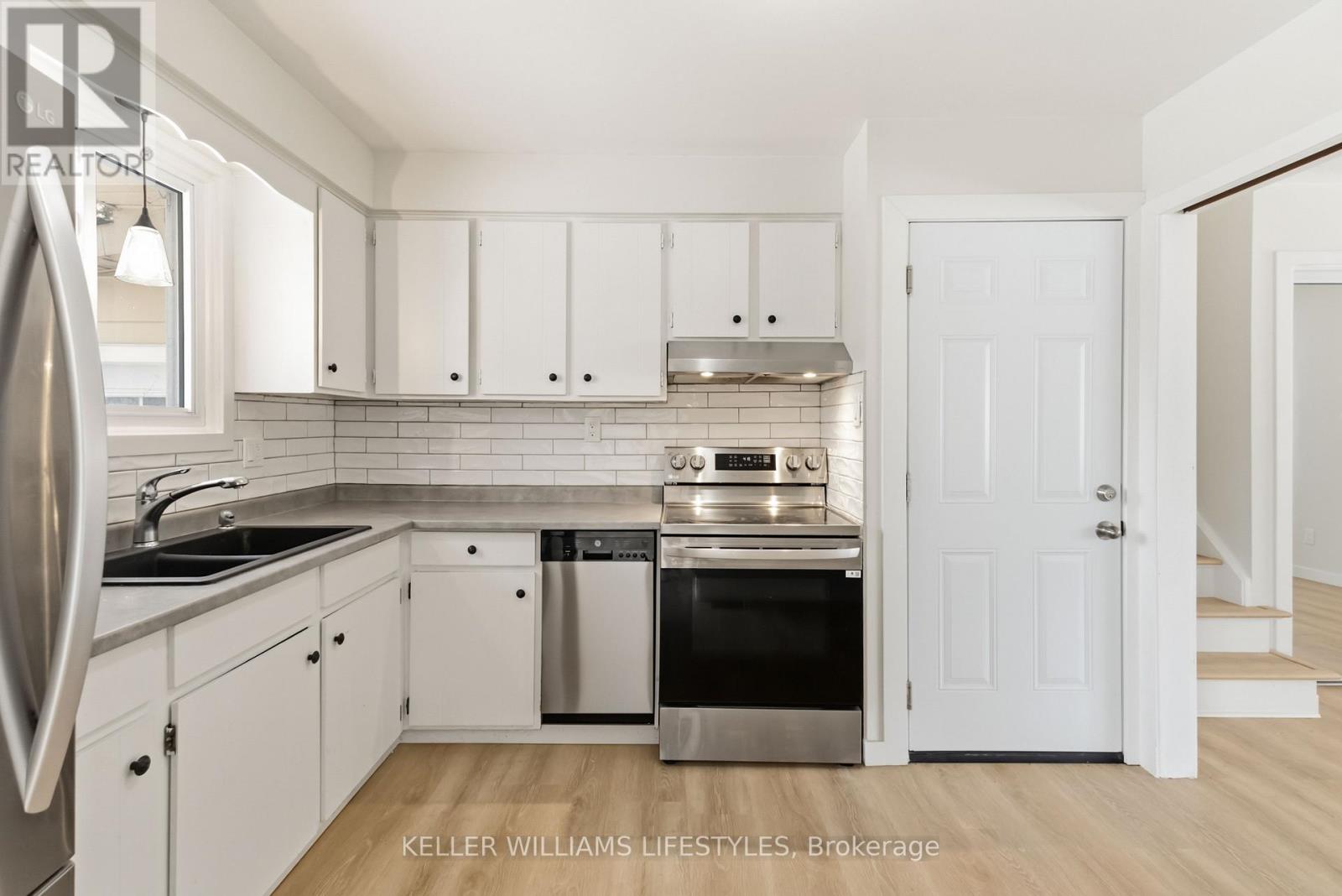 Upper - 32 Rollscourt Gardens, London North, Ontario  N6G 1M1 - Photo 17 - X12807356