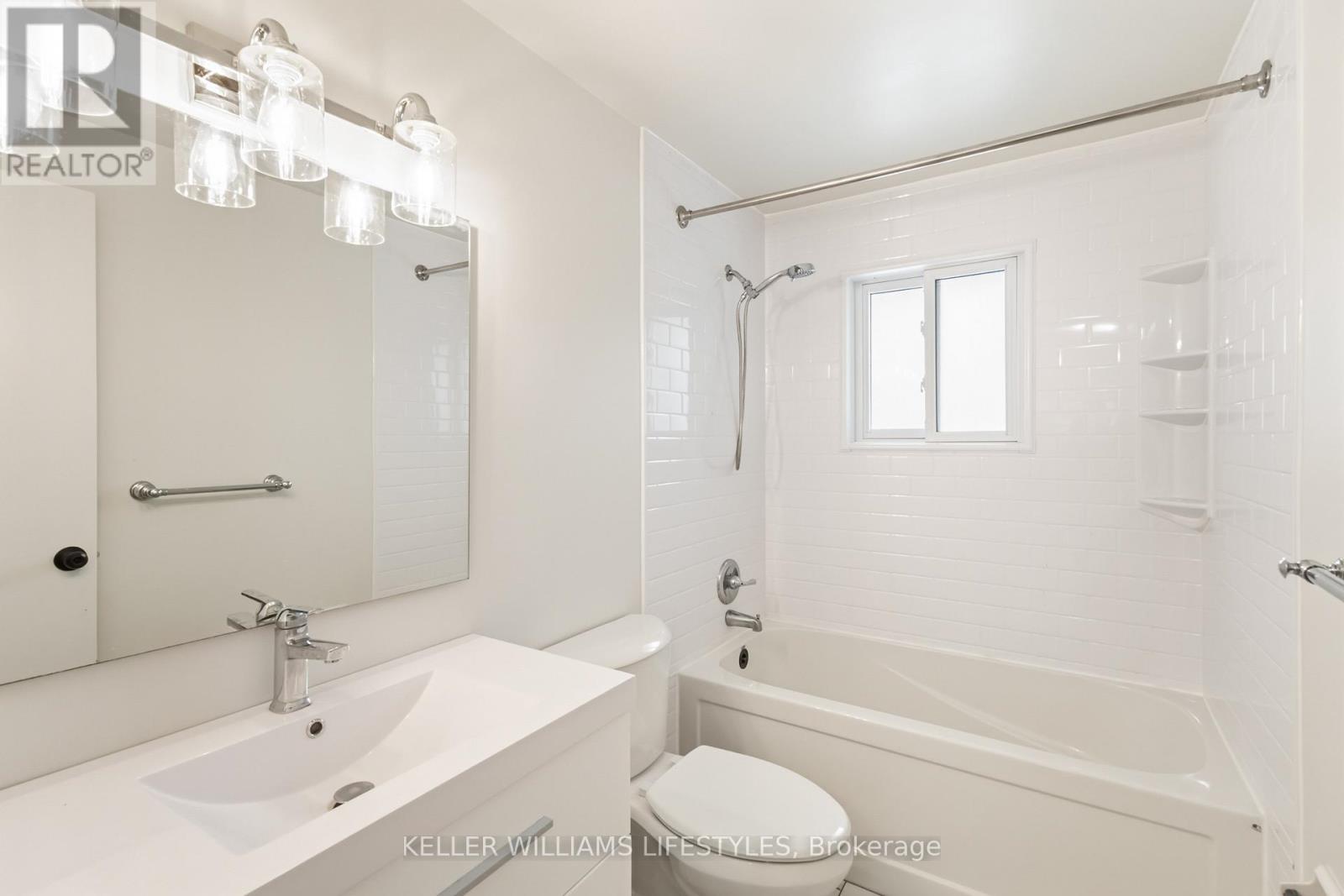 Upper - 32 Rollscourt Gardens, London North, Ontario  N6G 1M1 - Photo 19 - X12807356