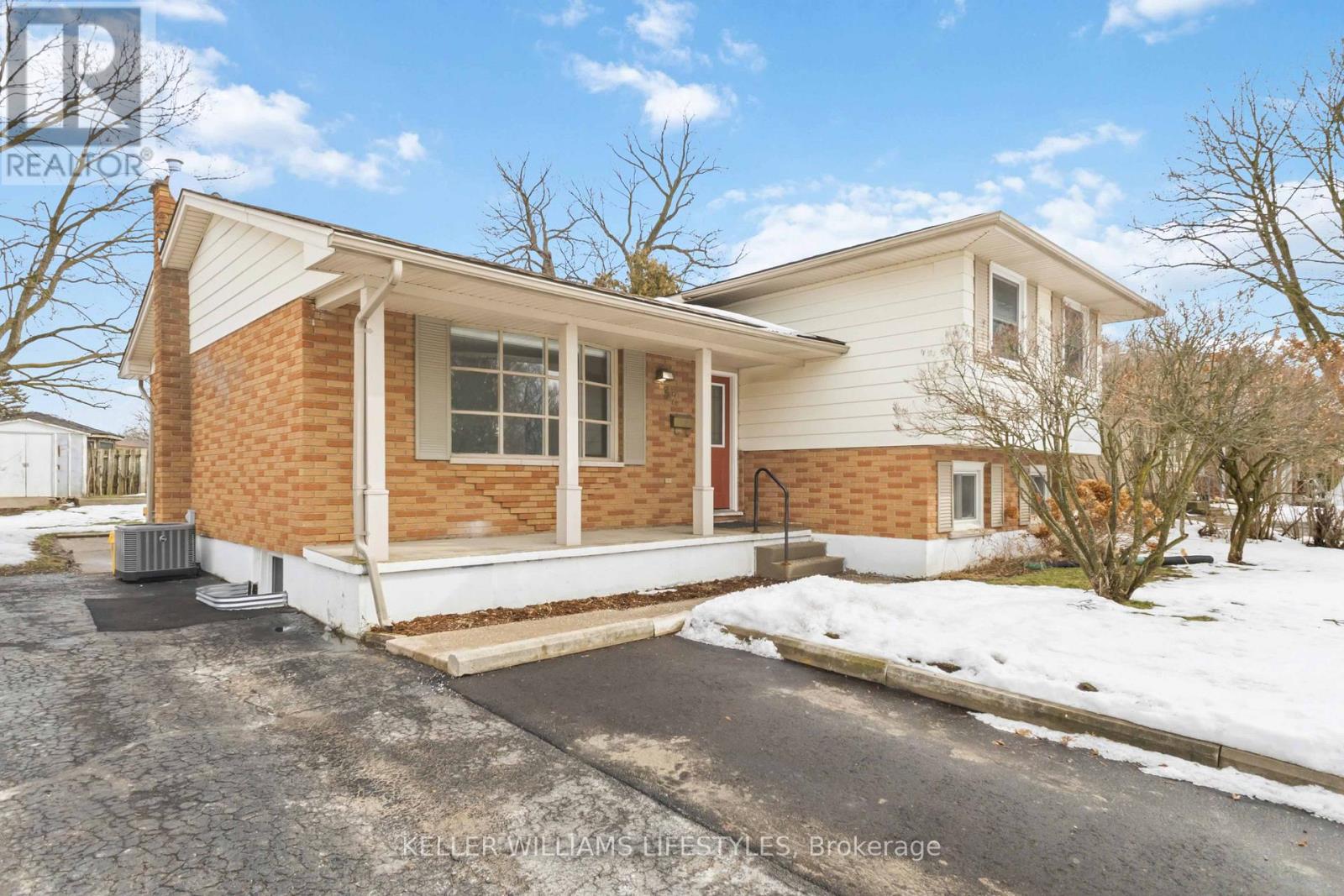 Upper - 32 Rollscourt Gardens, London North, Ontario  N6G 1M1 - Photo 2 - X12807356