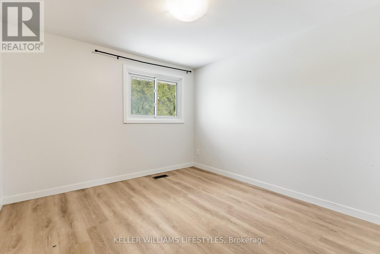 Upper - 32 Rollscourt Gardens, London North, Ontario  N6G 1M1 - Photo 22 - X12807356