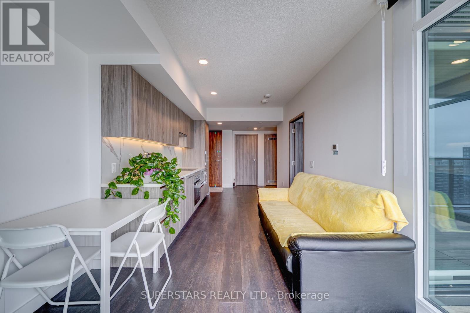 5712 - 3 Concord Cityplace Way, Toronto, Ontario  M5V 0X4 - Photo 2 - C12804502