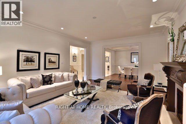 11 York Road, Toronto, Ontario  M2L 1H4 - Photo 3 - C12807284