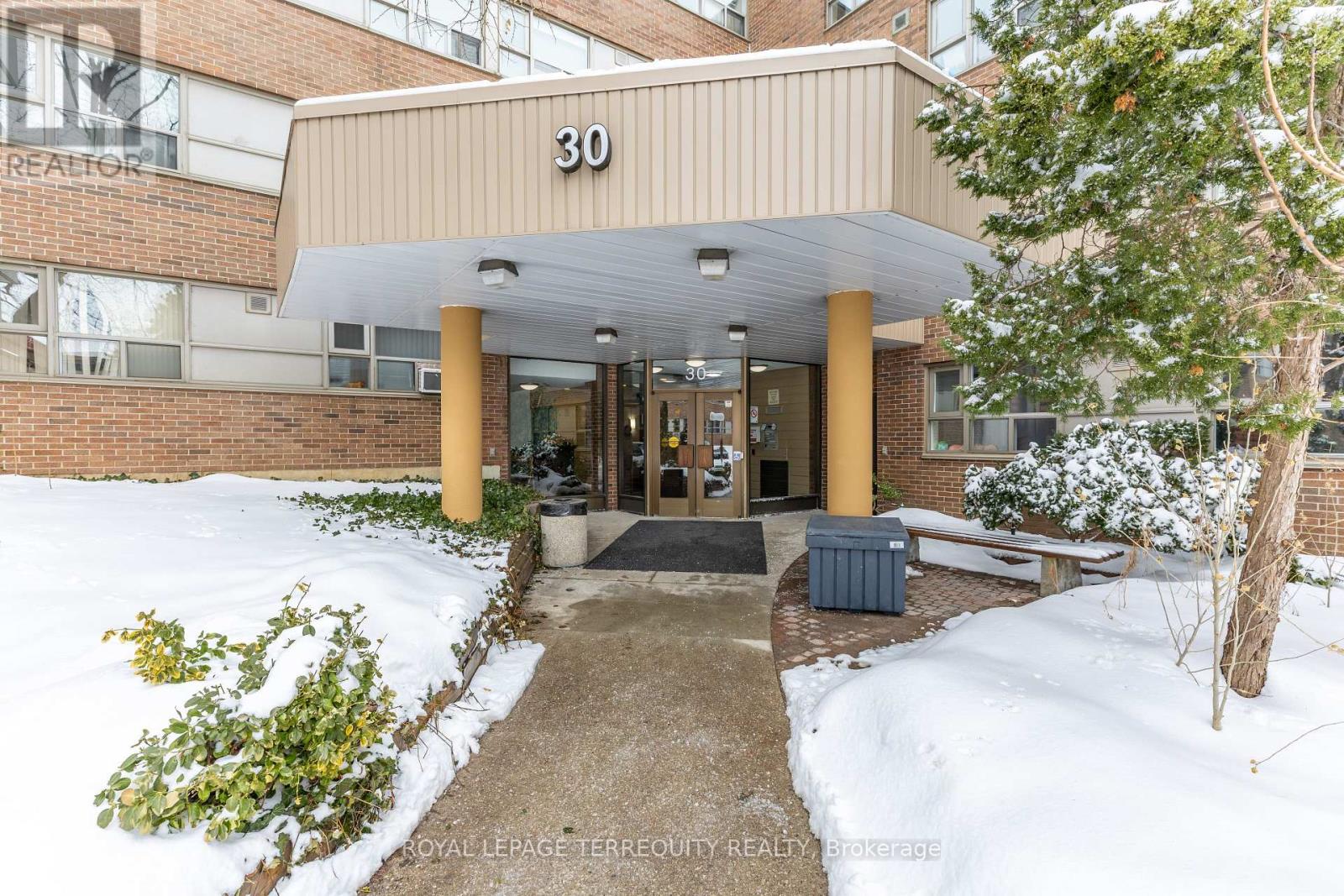 202 - 30 Sunrise Avenue, Toronto, Ontario  M4A 2R3 - Photo 2 - C12807362