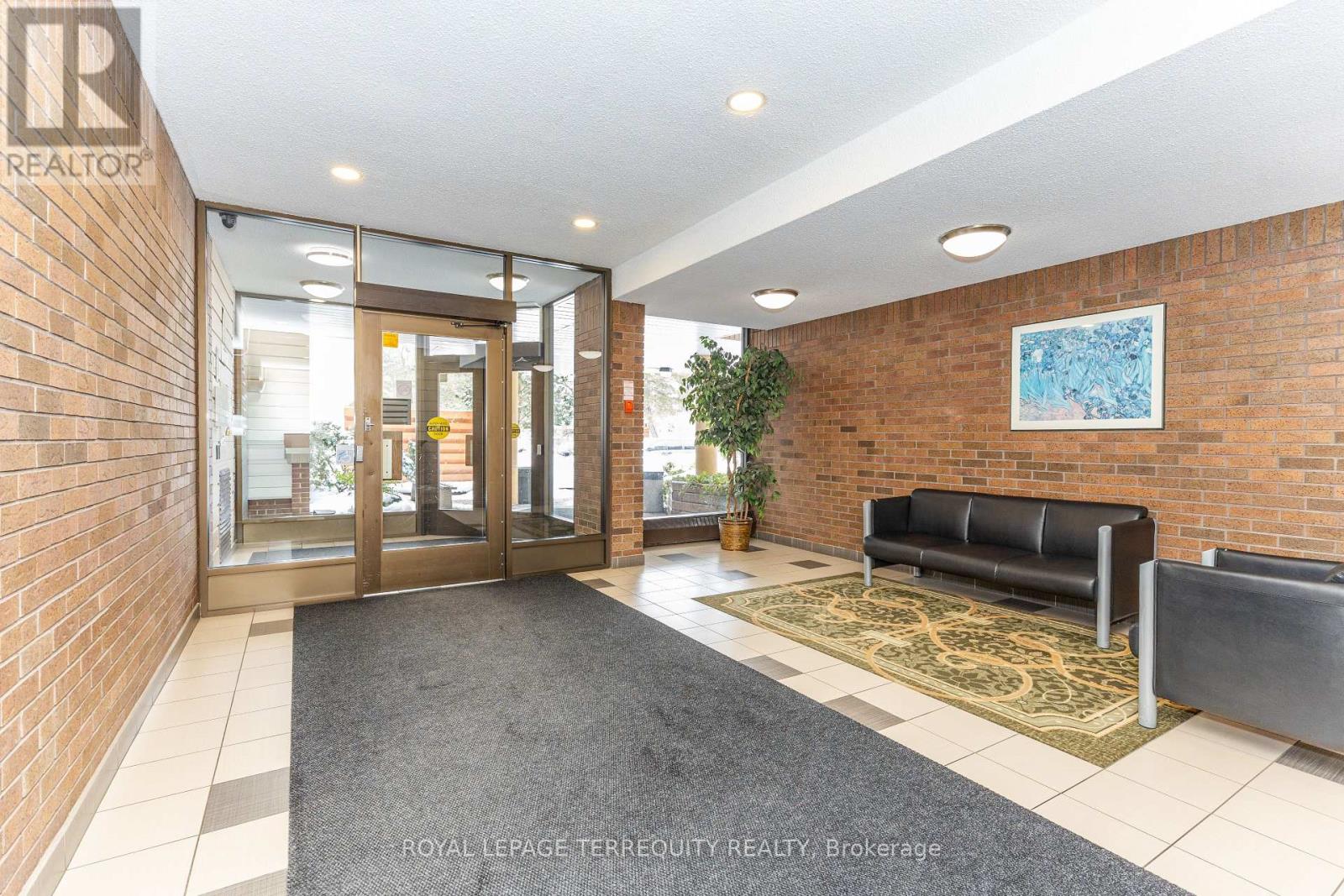 202 - 30 Sunrise Avenue, Toronto, Ontario  M4A 2R3 - Photo 3 - C12807362