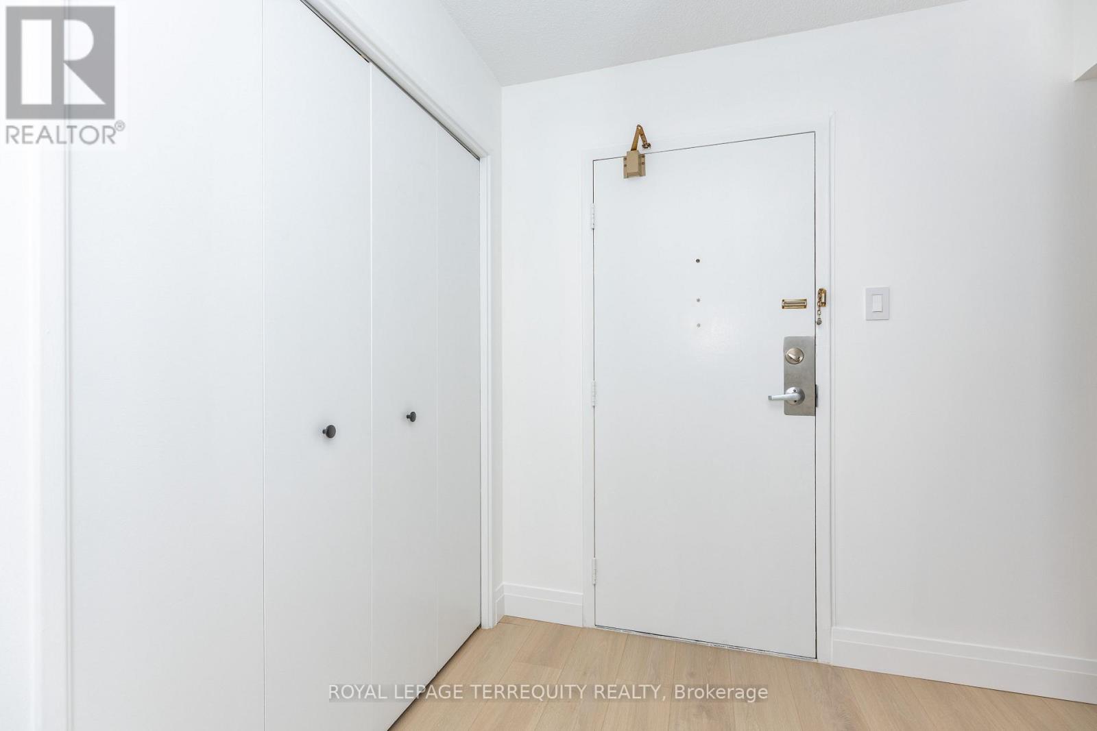 202 - 30 Sunrise Avenue, Toronto, Ontario  M4A 2R3 - Photo 6 - C12807362