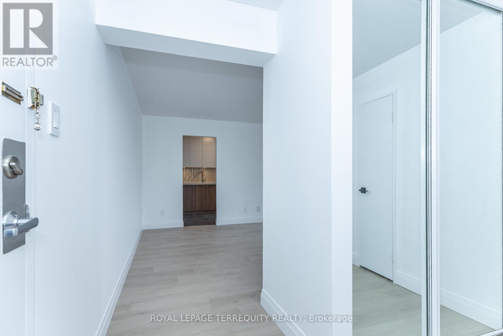 202 - 30 Sunrise Avenue, Toronto, Ontario  M4A 2R3 - Photo 7 - C12807362