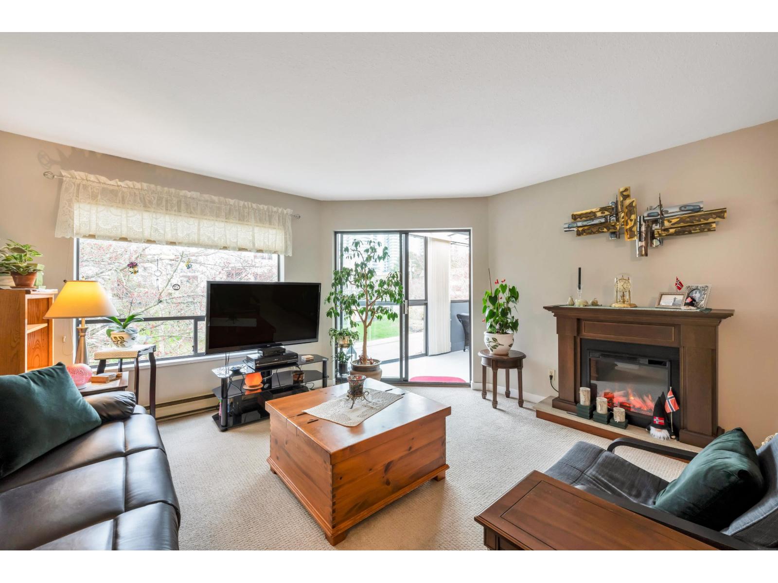 306 14950 Thrift Avenue, White Rock, British Columbia  V4B 2J9 - Photo 5 - R3091872