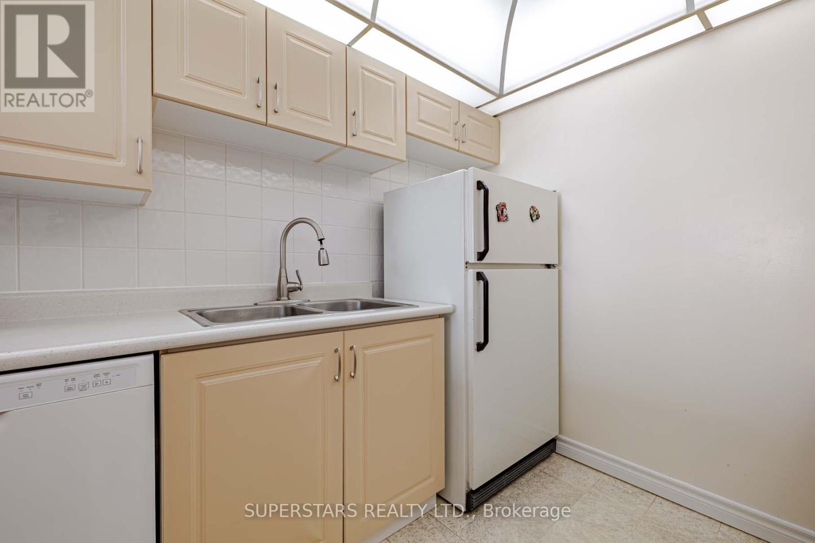 1929 - 25 Bamburgh Circle, Toronto, Ontario M1W 3W2 - Photo 14 - E12807282