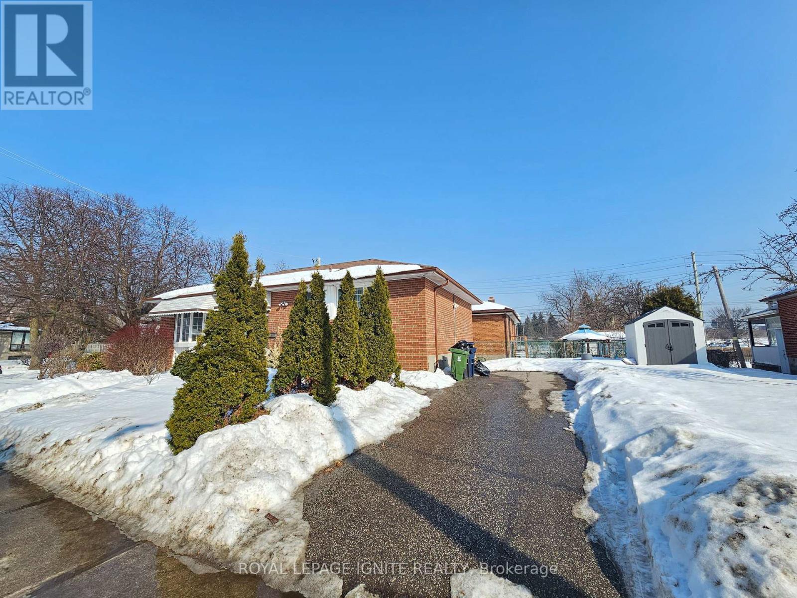 BSMT - 48 ROSEGLOR CRESCENT, Toronto, Ontario