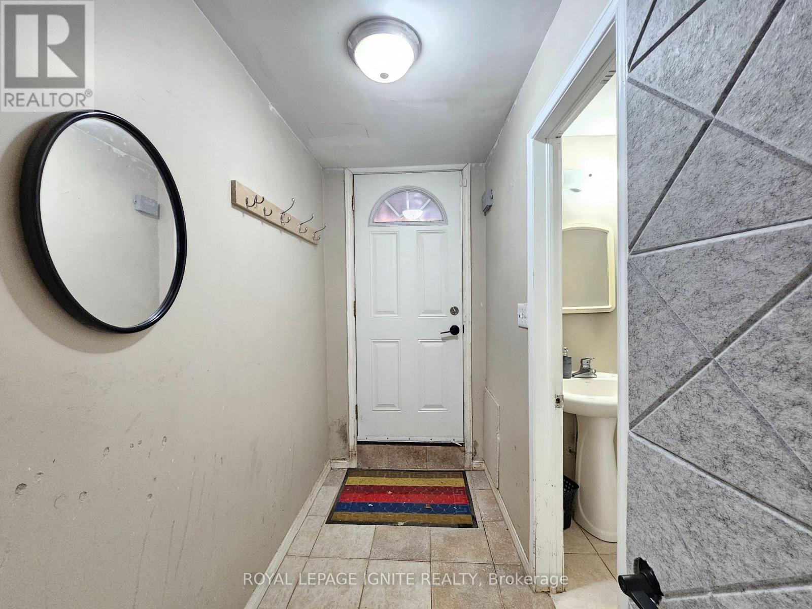 Bsmt - 48 Roseglor Crescent, Toronto, Ontario  M1P 3T6 - Photo 3 - E12807382