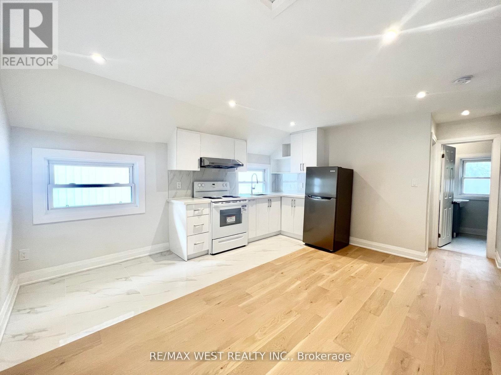 2ND FLR - 4 SUTHERLAND AVENUE, Toronto, Ontario