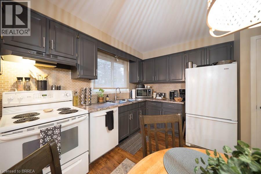 17 Crabapple Court, Brantford, Ontario  N3R 5X8 - Photo 5 - 40806088