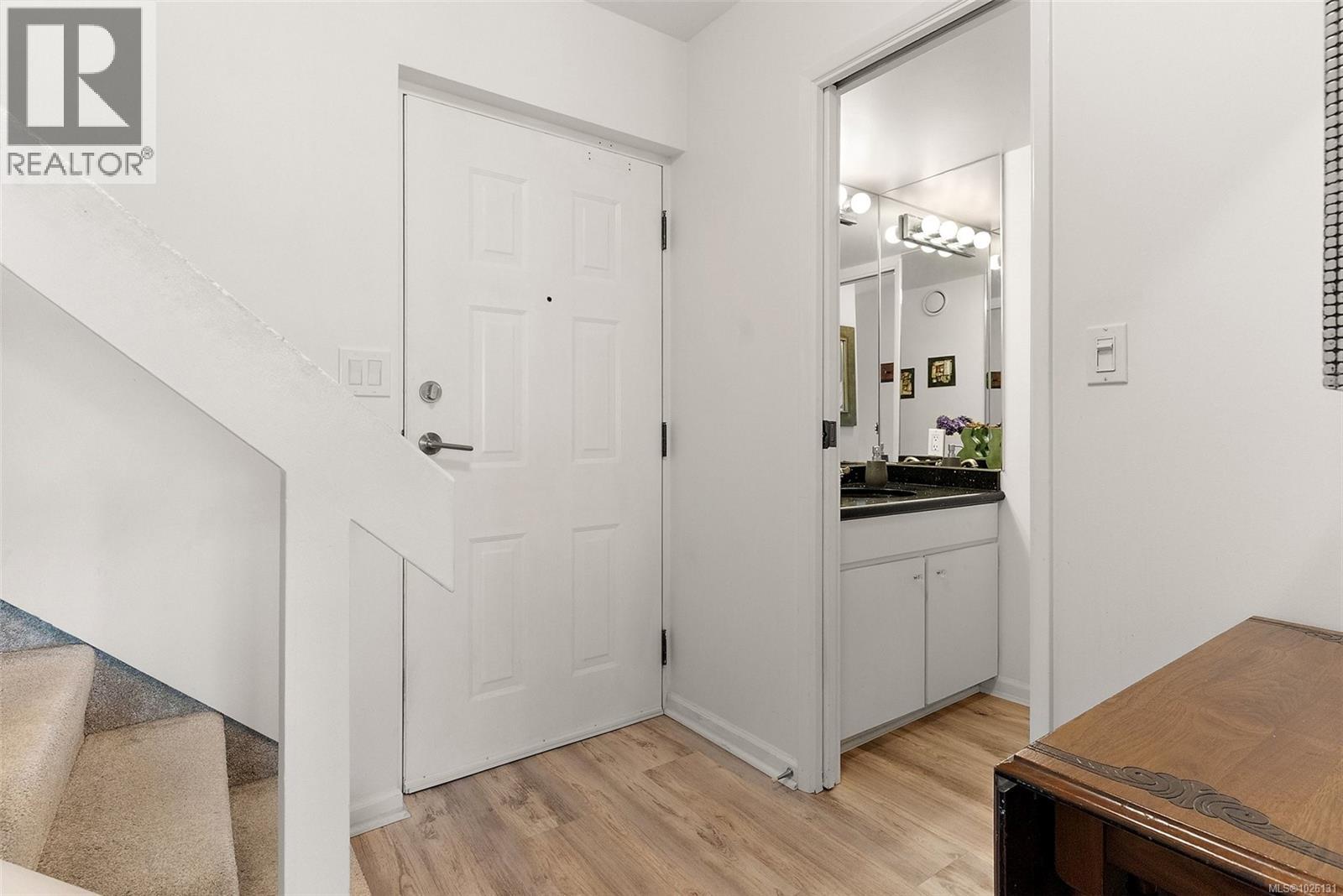 104 325 Maitland St, Victoria, British Columbia  V9A 7E9 - Photo 22 - 1026131