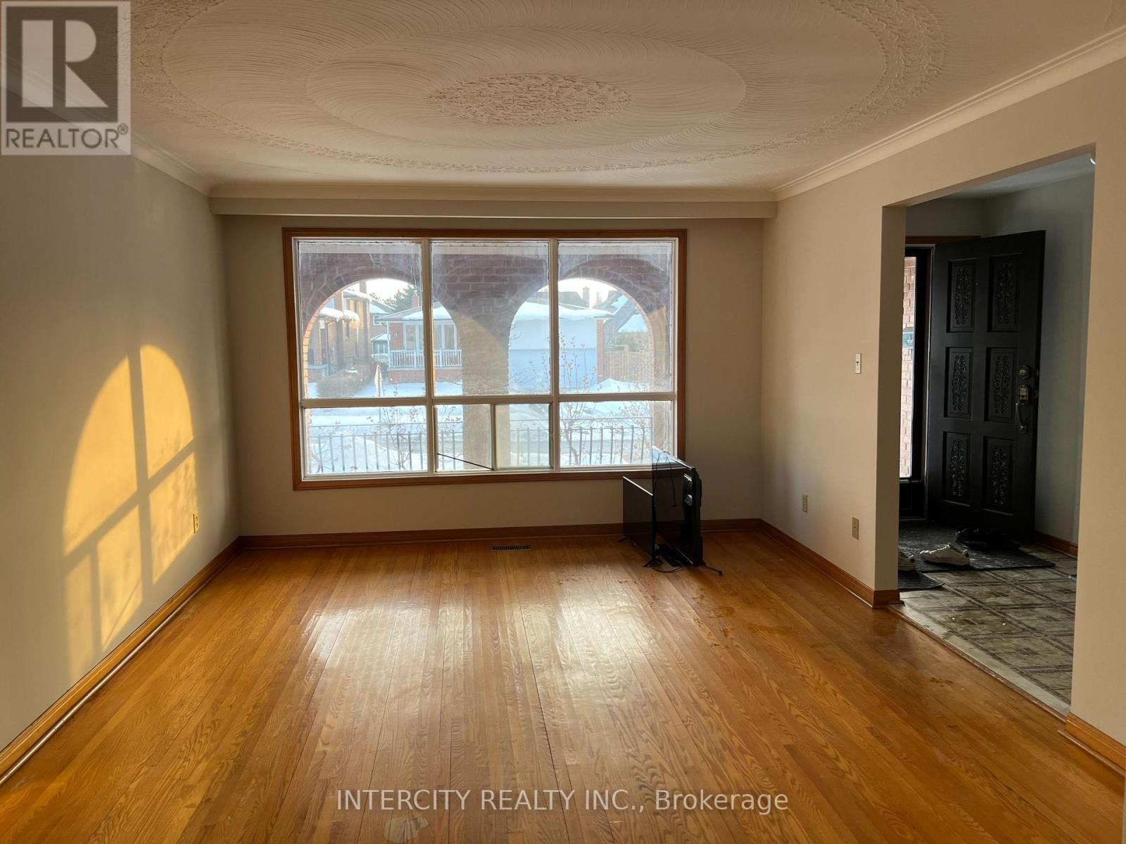 180 Jeanne Drive, Vaughan, Ontario  L4L 1X8 - Photo 10 - N12807334