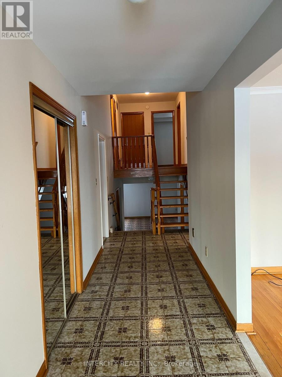 180 Jeanne Drive, Vaughan, Ontario  L4L 1X8 - Photo 12 - N12807334