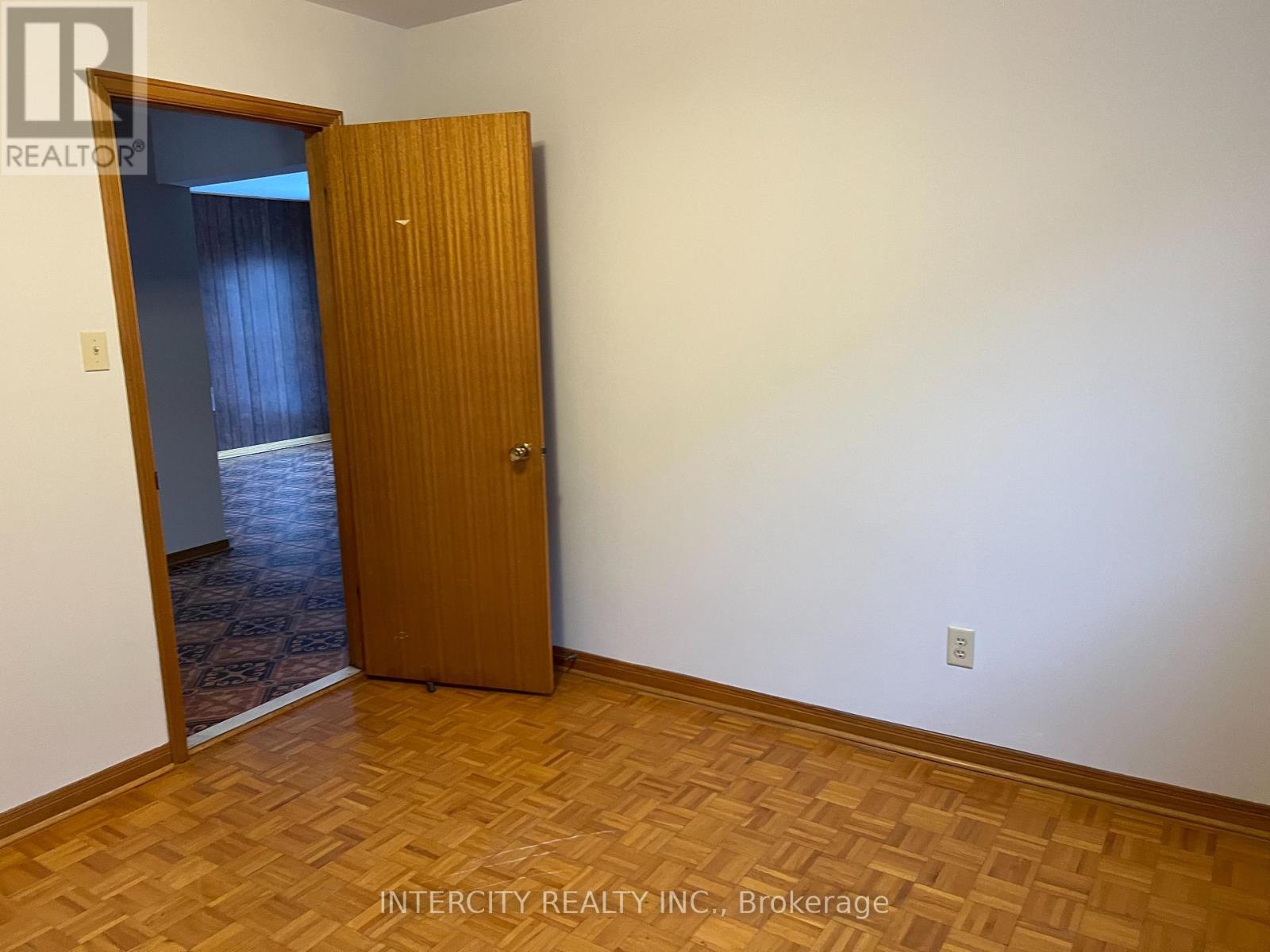 180 Jeanne Drive, Vaughan, Ontario  L4L 1X8 - Photo 4 - N12807334