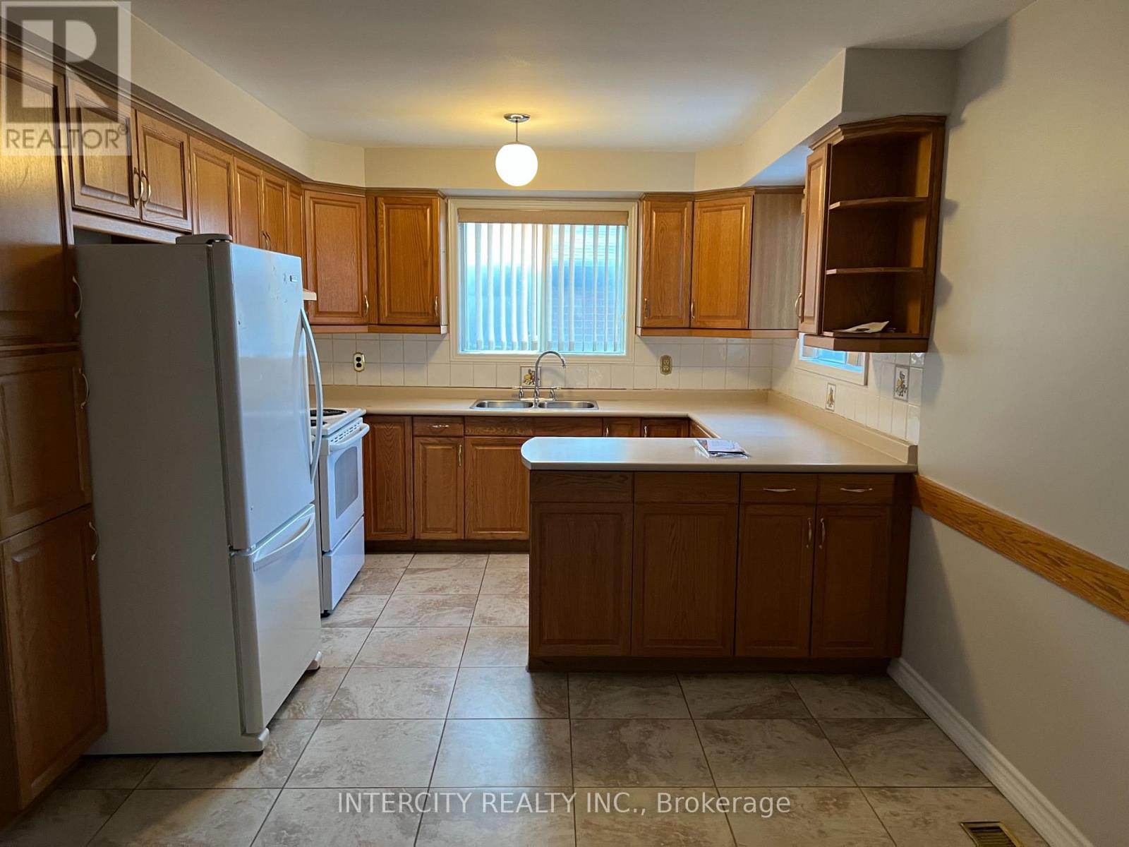 180 Jeanne Drive, Vaughan, Ontario  L4L 1X8 - Photo 6 - N12807334