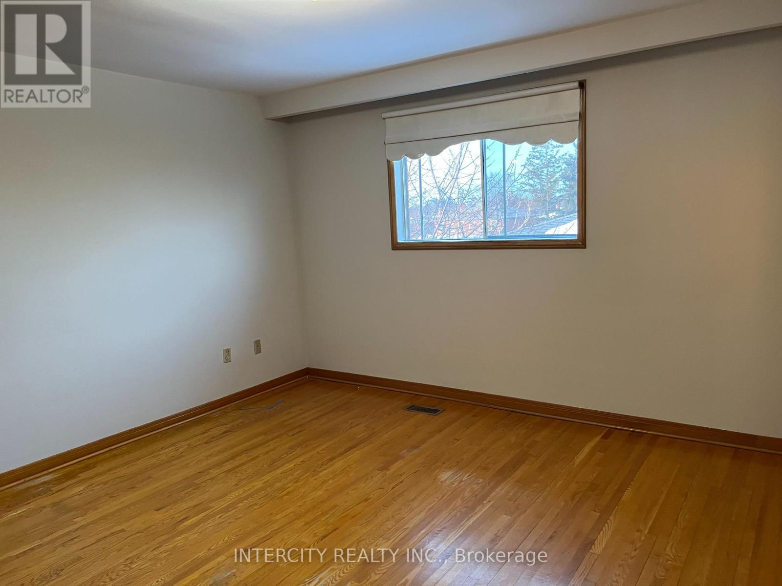 180 Jeanne Drive, Vaughan, Ontario  L4L 1X8 - Photo 9 - N12807334