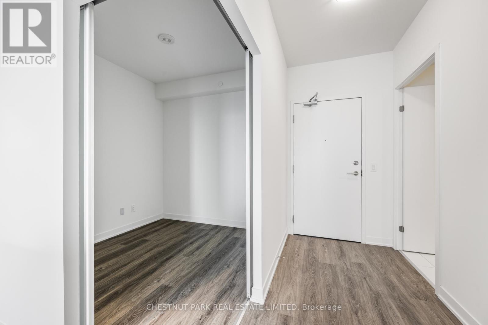 1032 - 2 David Eyer Road, Richmond Hill, Ontario  L4S 0N5 - Photo 4 - N12807526