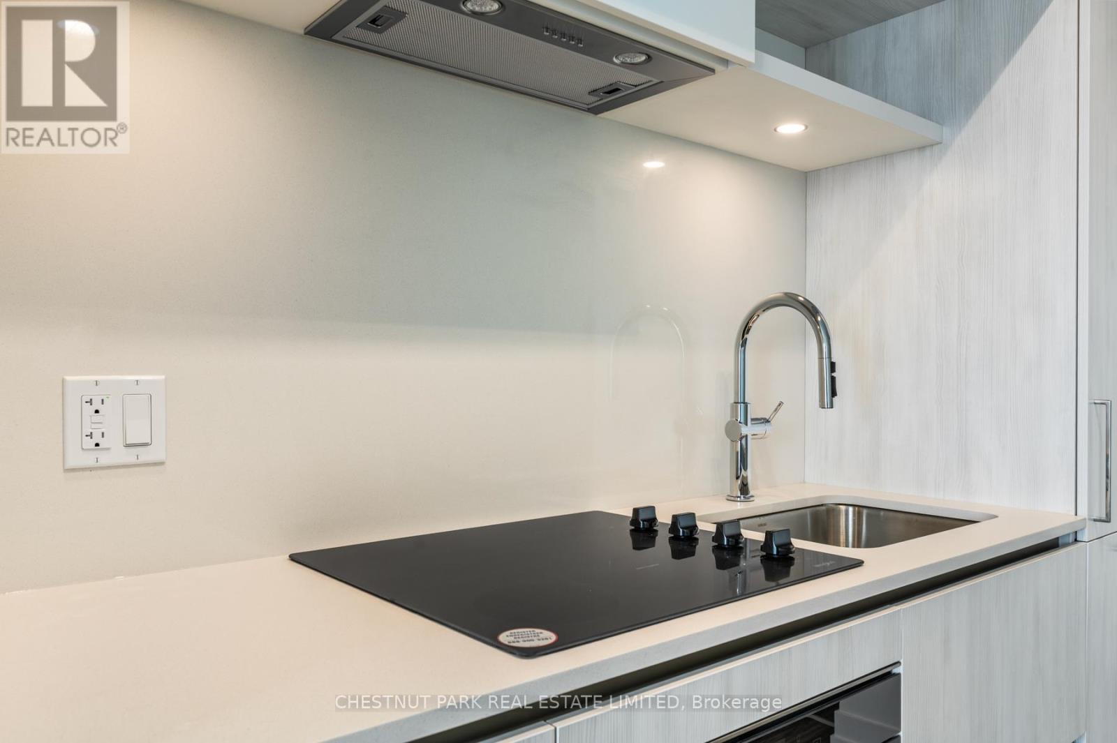 1032 - 2 David Eyer Road, Richmond Hill, Ontario  L4S 0N5 - Photo 8 - N12807526