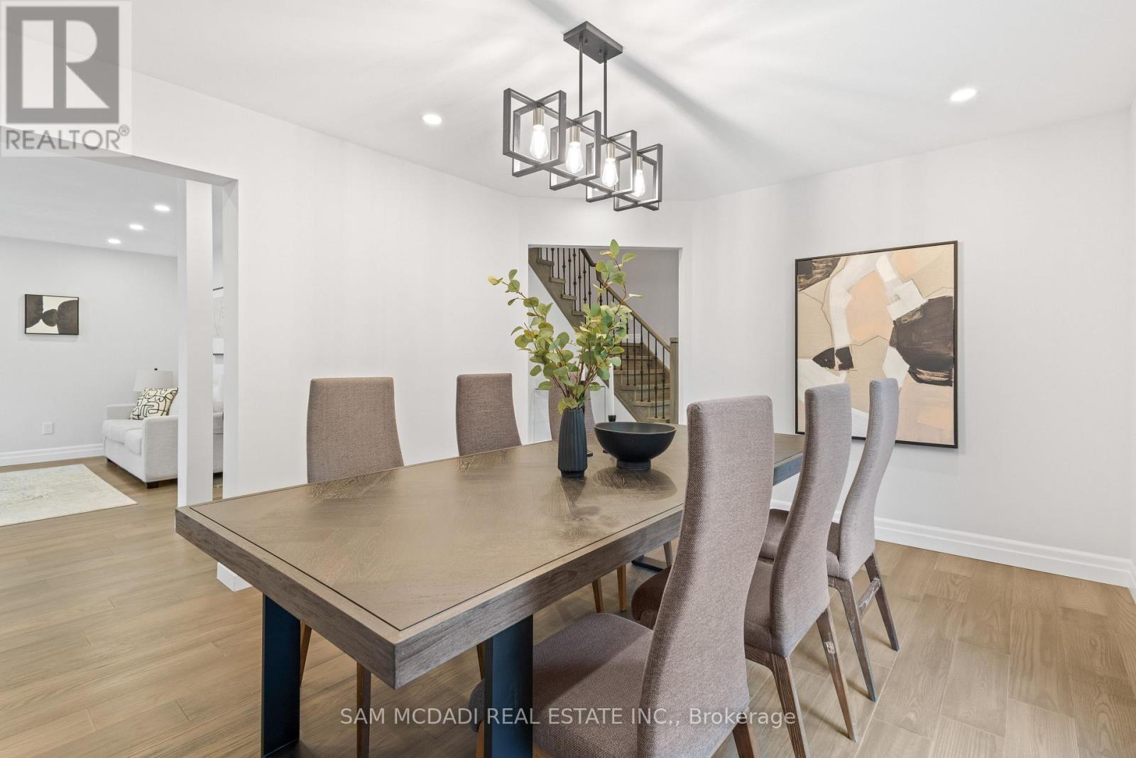 2535 Robin Drive, Mississauga, Ontario  L5K 2G2 - Photo 11 - W12807278