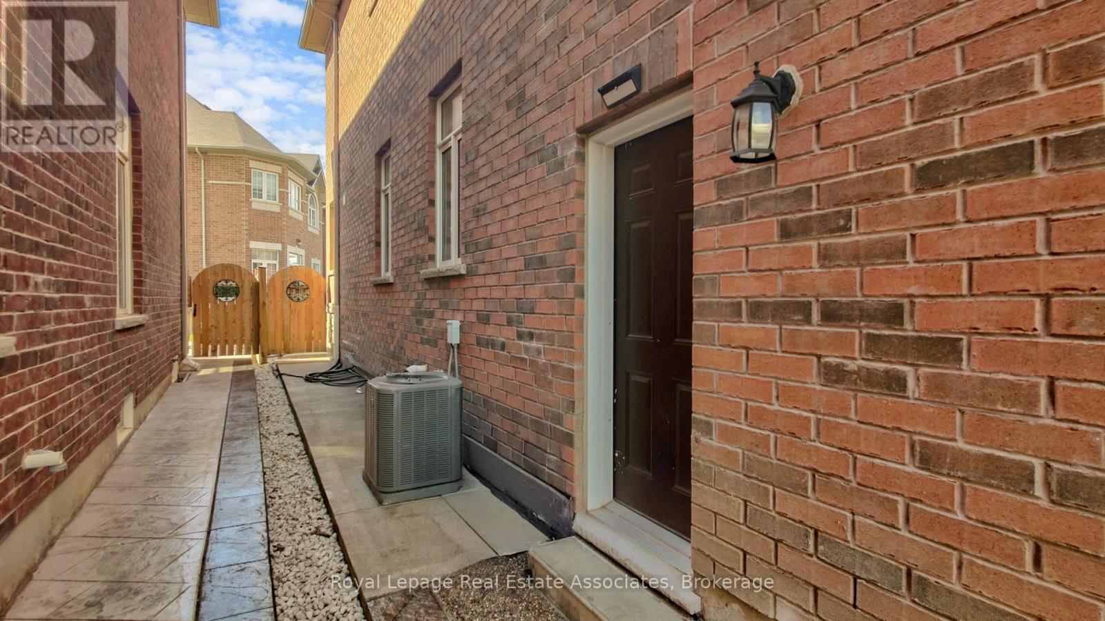 212 Niagara Trail, Halton Hills, Ontario  L7G 0H9 - Photo 42 - W12807296