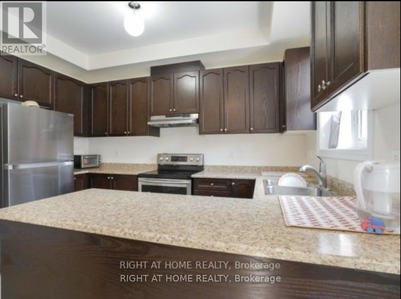 90 New Pines Trail, Brampton, Ontario  L6Z 0B4 - Photo 8 - W12807302