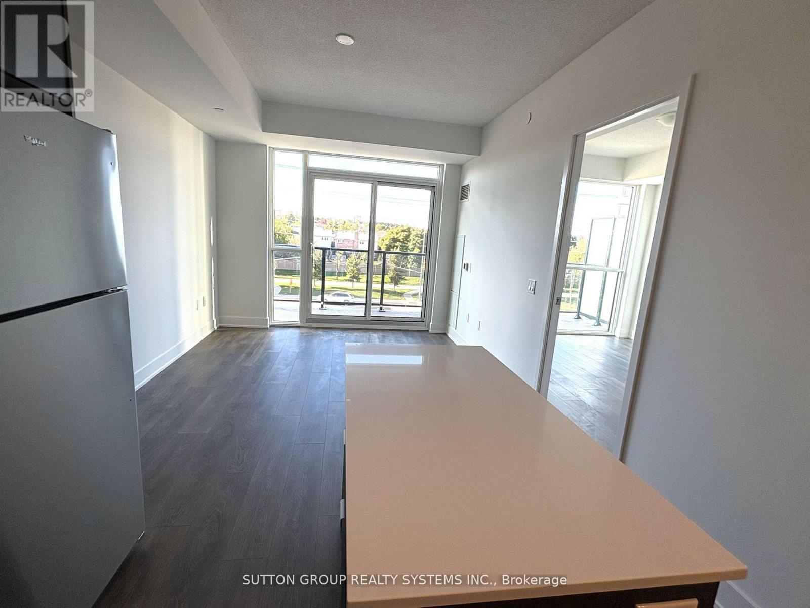 311 - 204 Burnhamthorpe Road E, Mississauga, Ontario  L5A 4L4 - Photo 3 - W12807338