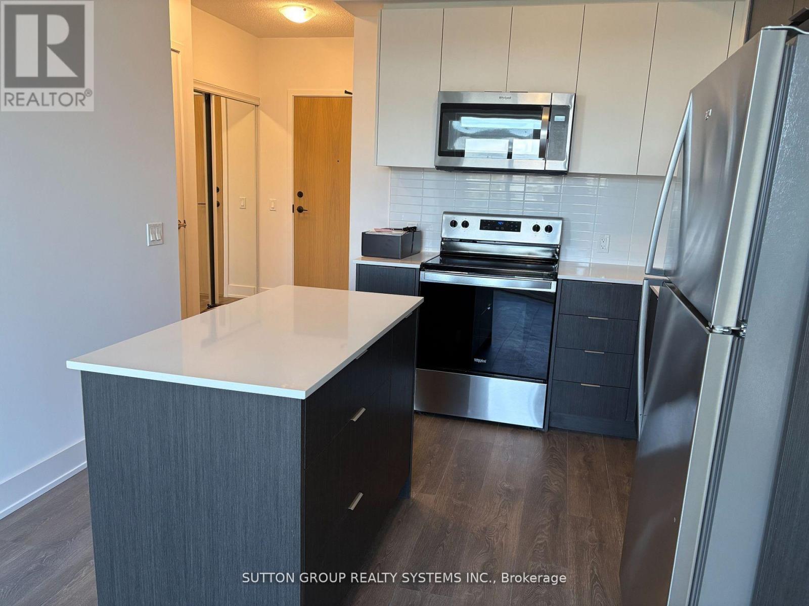 311 - 204 Burnhamthorpe Road E, Mississauga, Ontario  L5A 4L4 - Photo 4 - W12807338