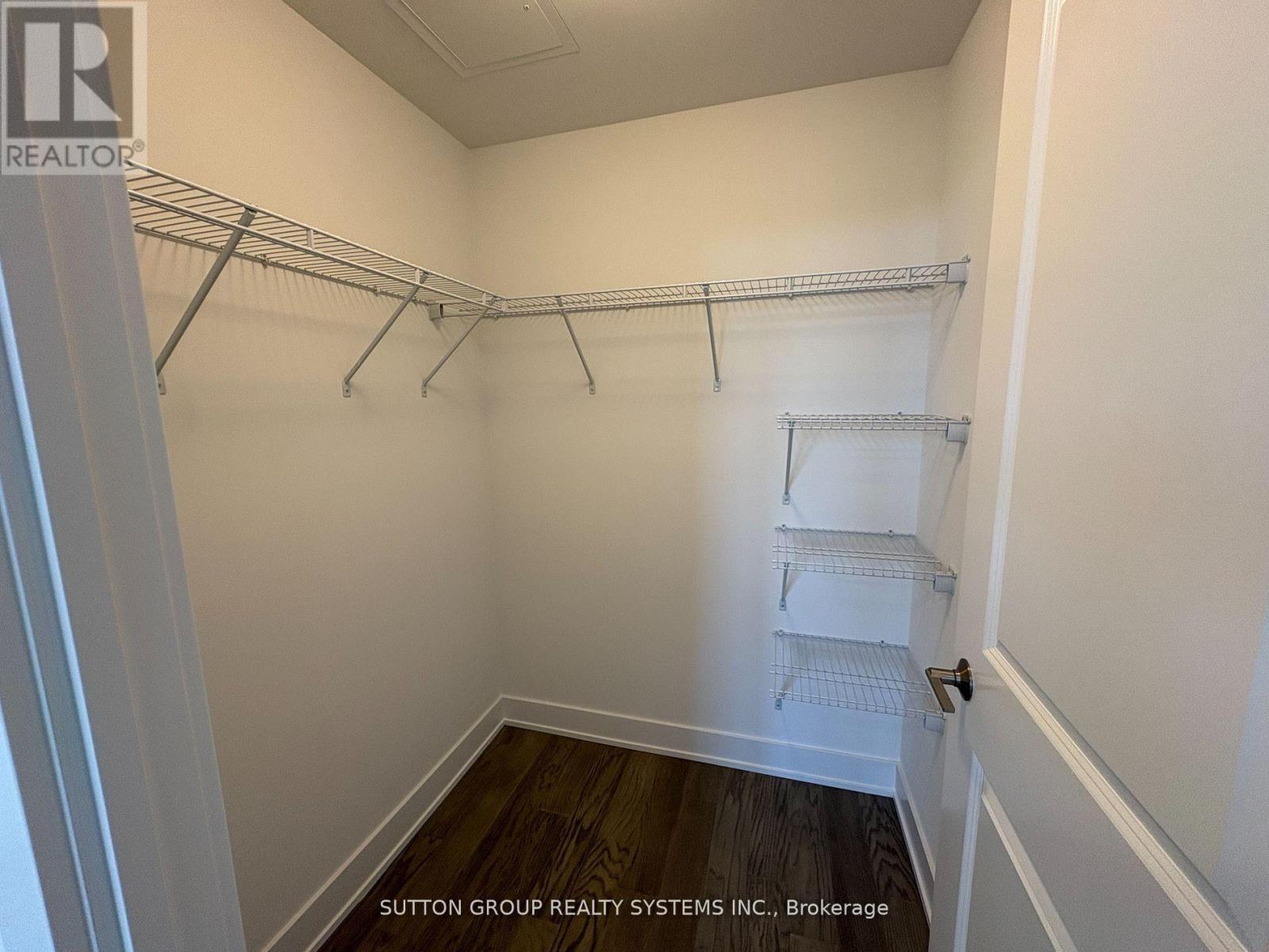 311 - 204 Burnhamthorpe Road E, Mississauga, Ontario  L5A 4L4 - Photo 8 - W12807338