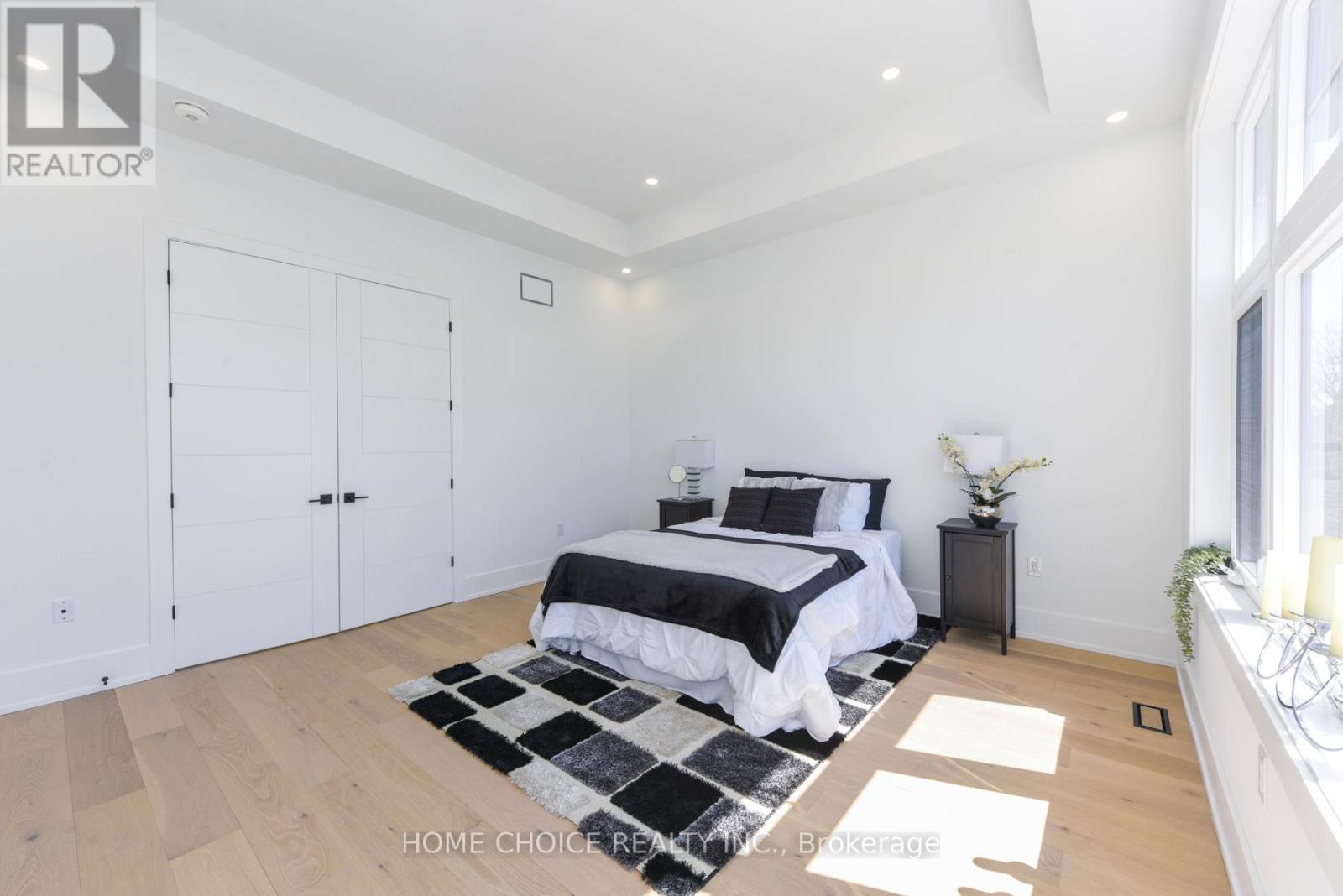 302 Tuck Drive, Burlington, Ontario  L7L 2R3 - Photo 27 - W12807352