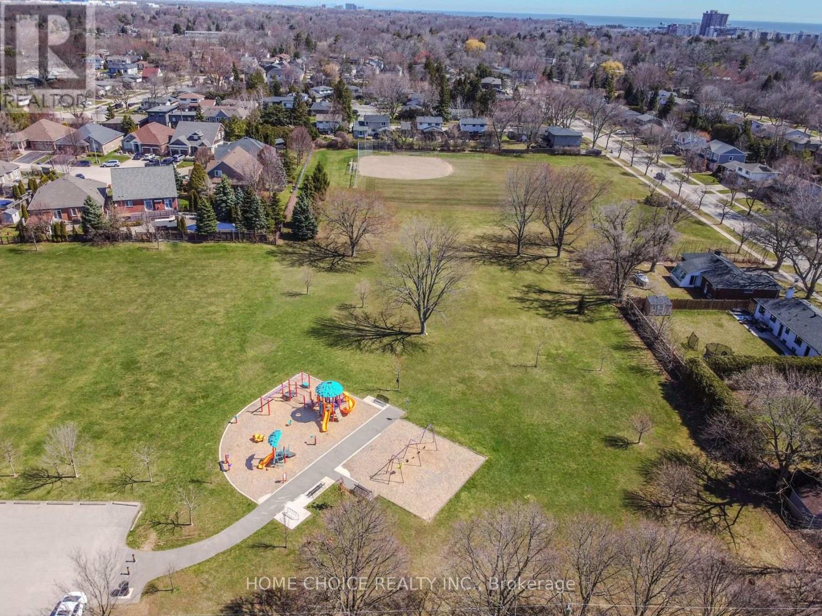 302 Tuck Drive, Burlington, Ontario  L7L 2R3 - Photo 3 - W12807352