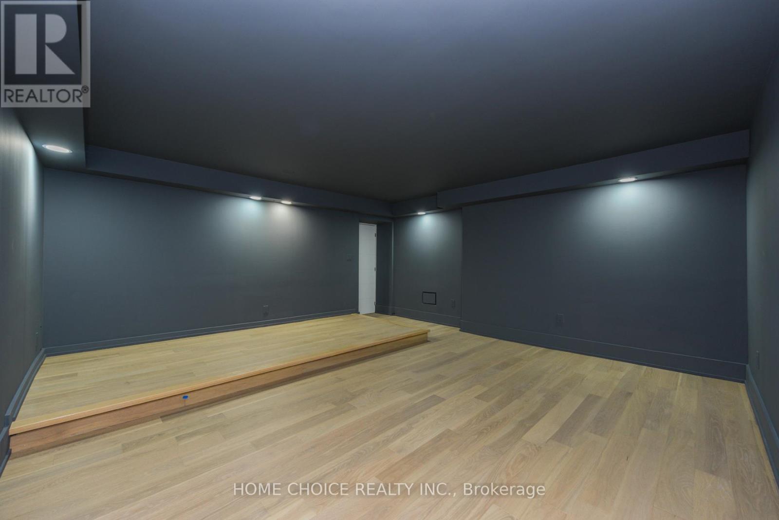 302 Tuck Drive, Burlington, Ontario  L7L 2R3 - Photo 38 - W12807352