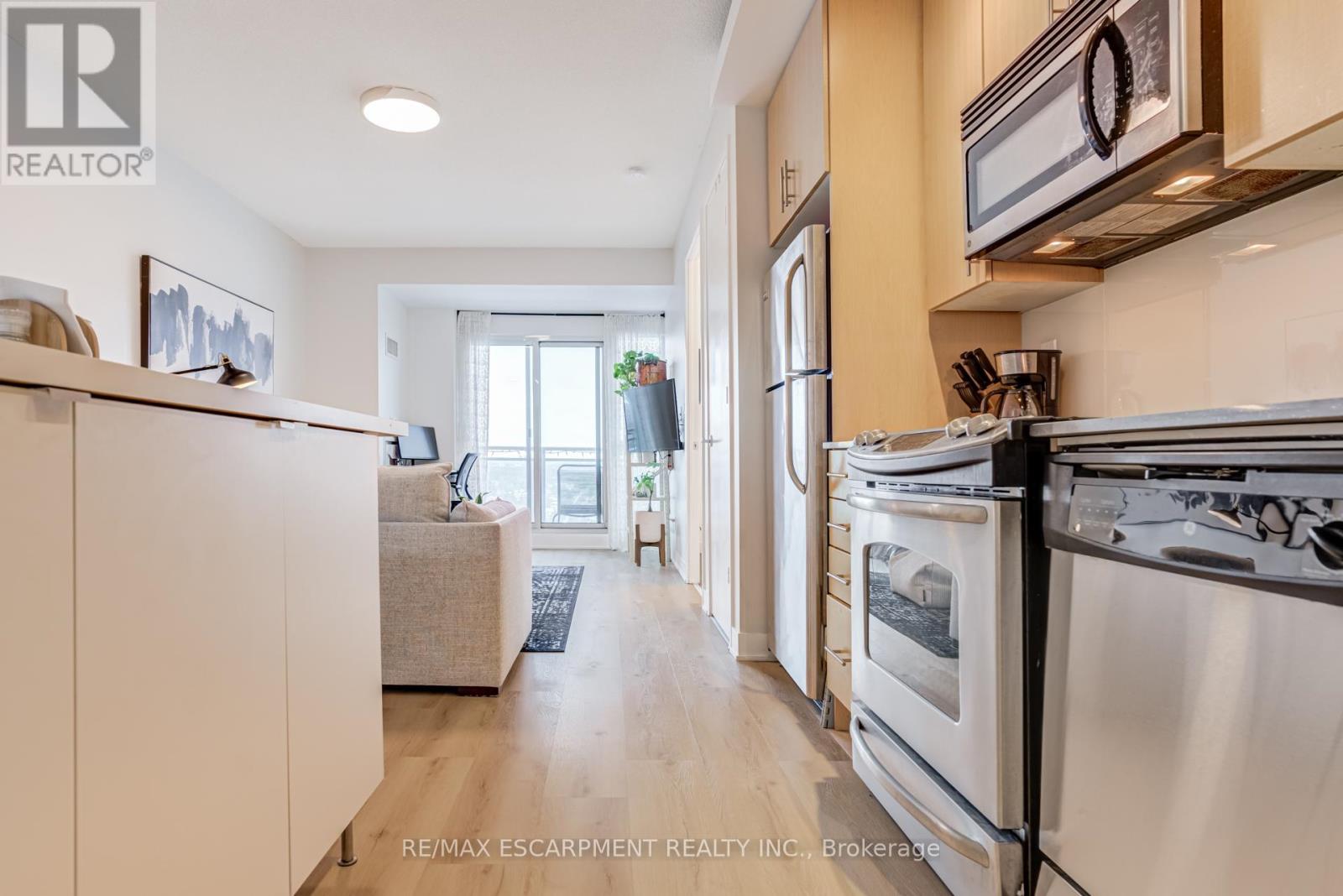 2623 - 165 Legion Road N, Toronto, Ontario  M8Y 0B3 - Photo 6 - W12807378