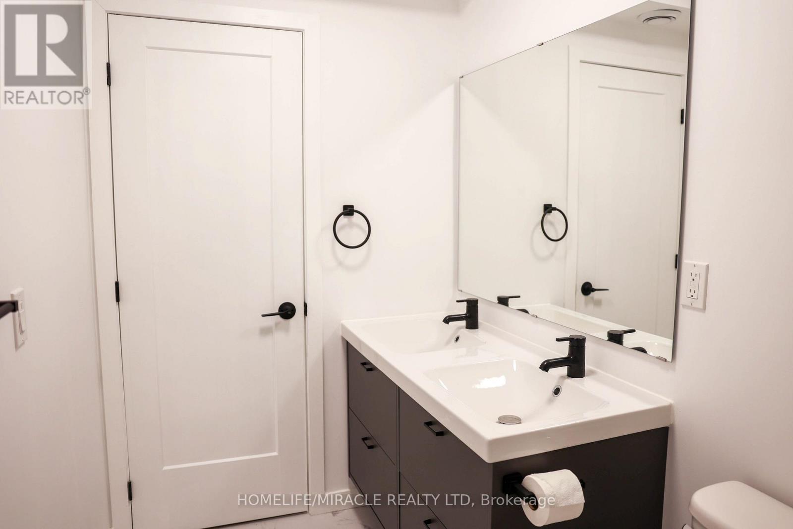 3 - 148 Glenlake Avenue, Toronto, Ontario  M6P 1E7 - Photo 7 - W12807390