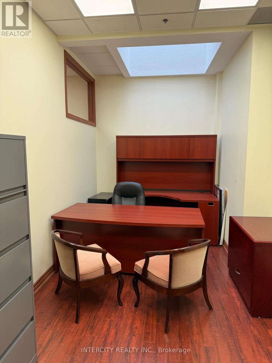 Unit 6- St - 4646 Dufferin Street, Toronto, Ontario  M3H 5S4 - Photo 11 - W12807410