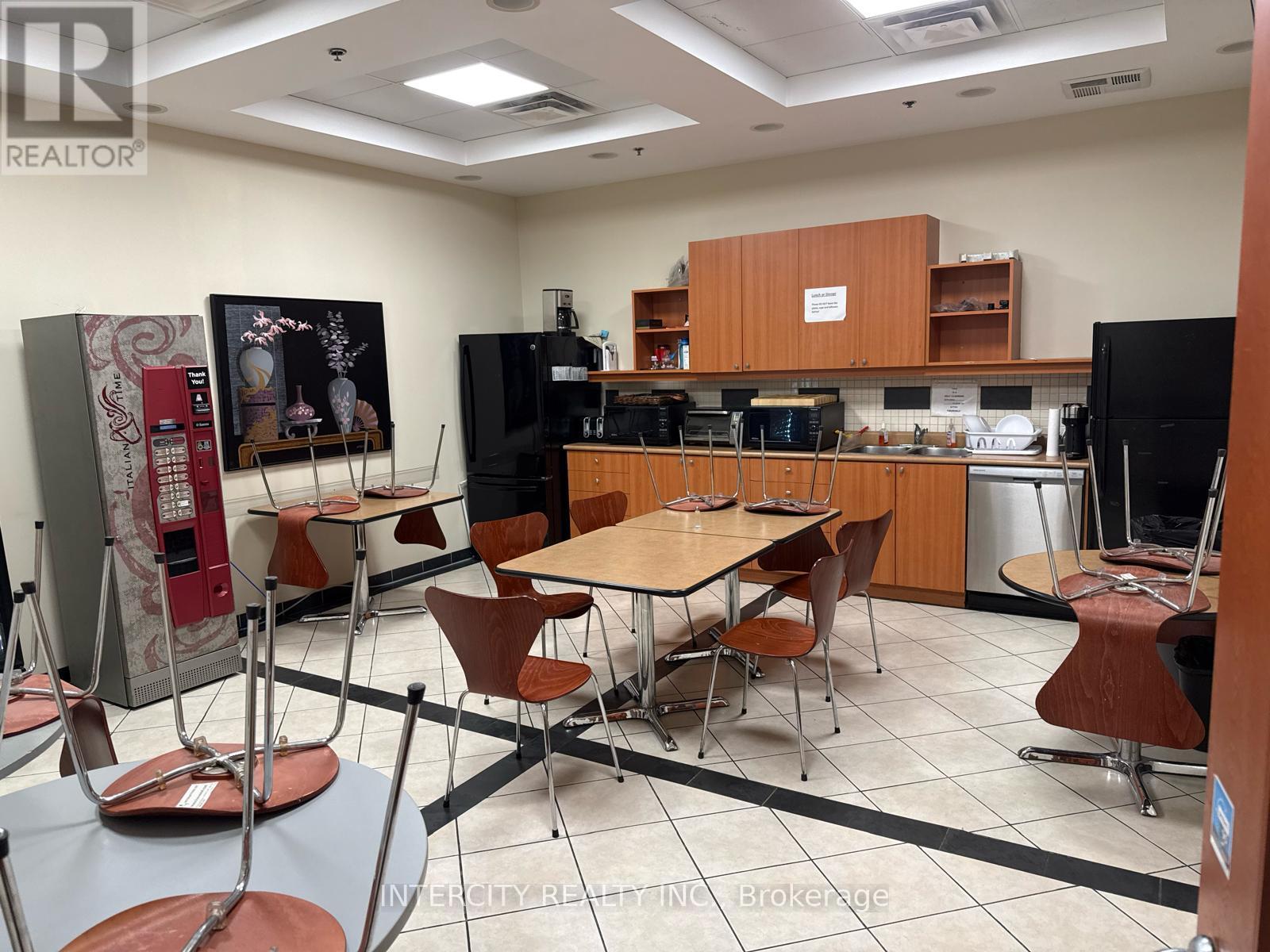 Unit 6- St - 4646 Dufferin Street, Toronto, Ontario  M3H 5S4 - Photo 15 - W12807410