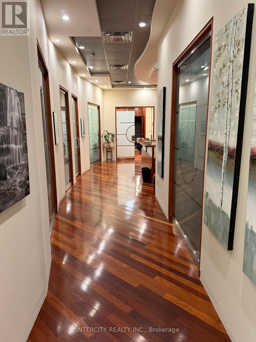 Unit 6- St - 4646 Dufferin Street, Toronto, Ontario  M3H 5S4 - Photo 3 - W12807410