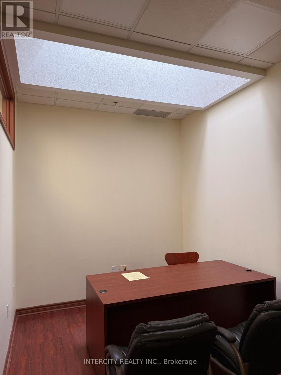 Unit 6- St - 4646 Dufferin Street, Toronto, Ontario  M3H 5S4 - Photo 8 - W12807410