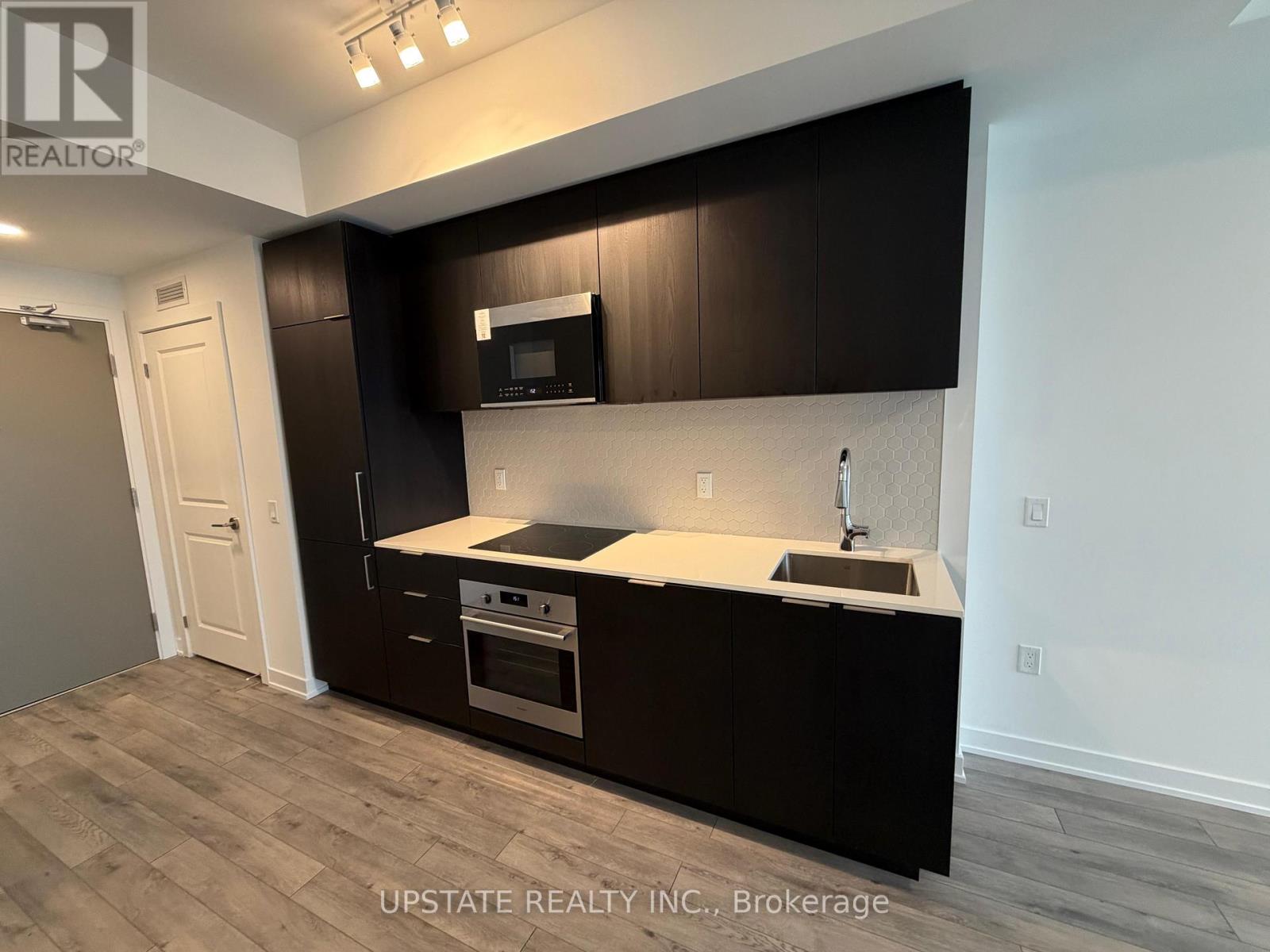 1303 - 15 Skyridge Drive, Brampton, Ontario  L6P 4S3 - Photo 4 - W12807430