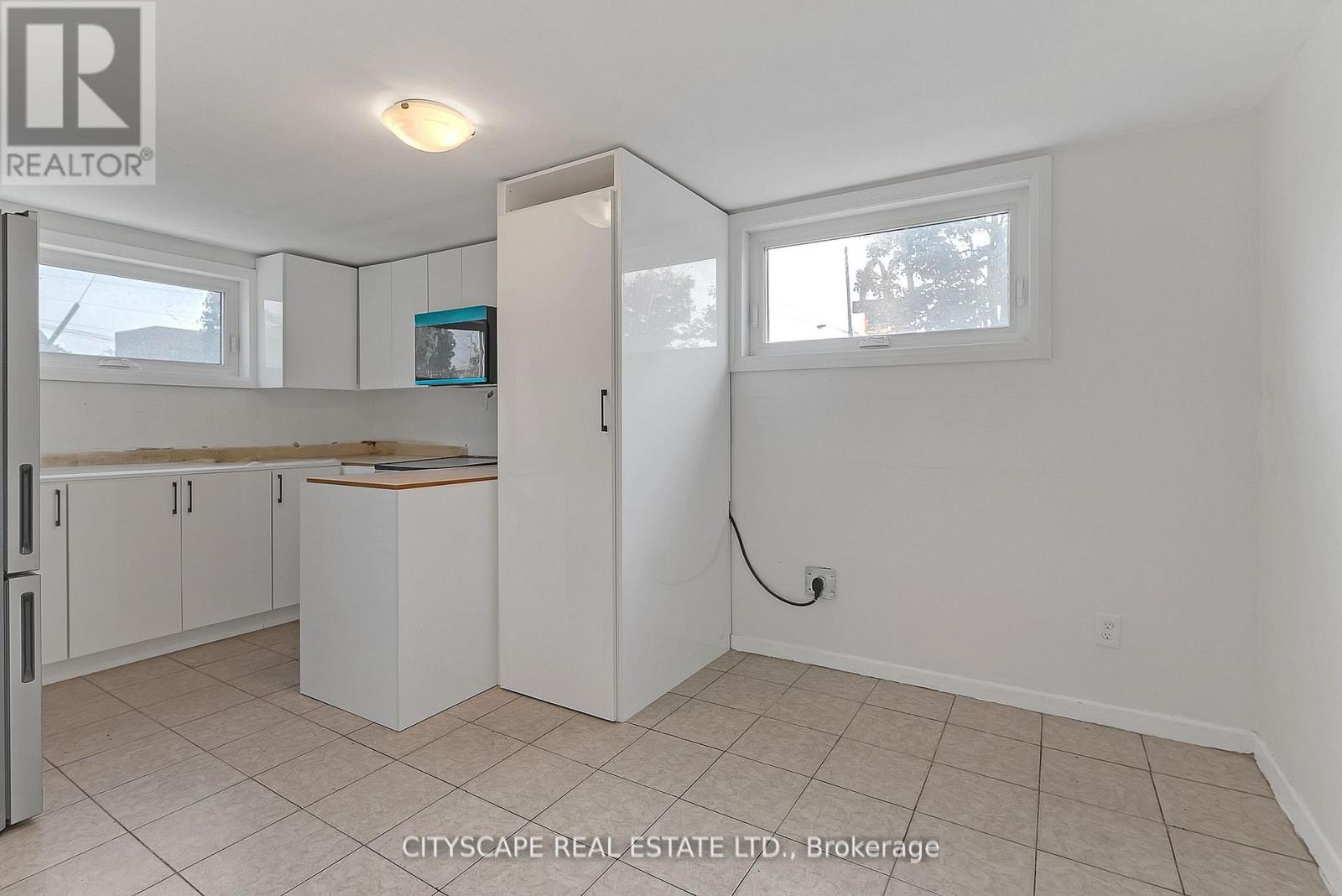 2724 Lake Shore Boulevard W, Toronto, Ontario  M8V 1G8 - Photo 11 - W12807508