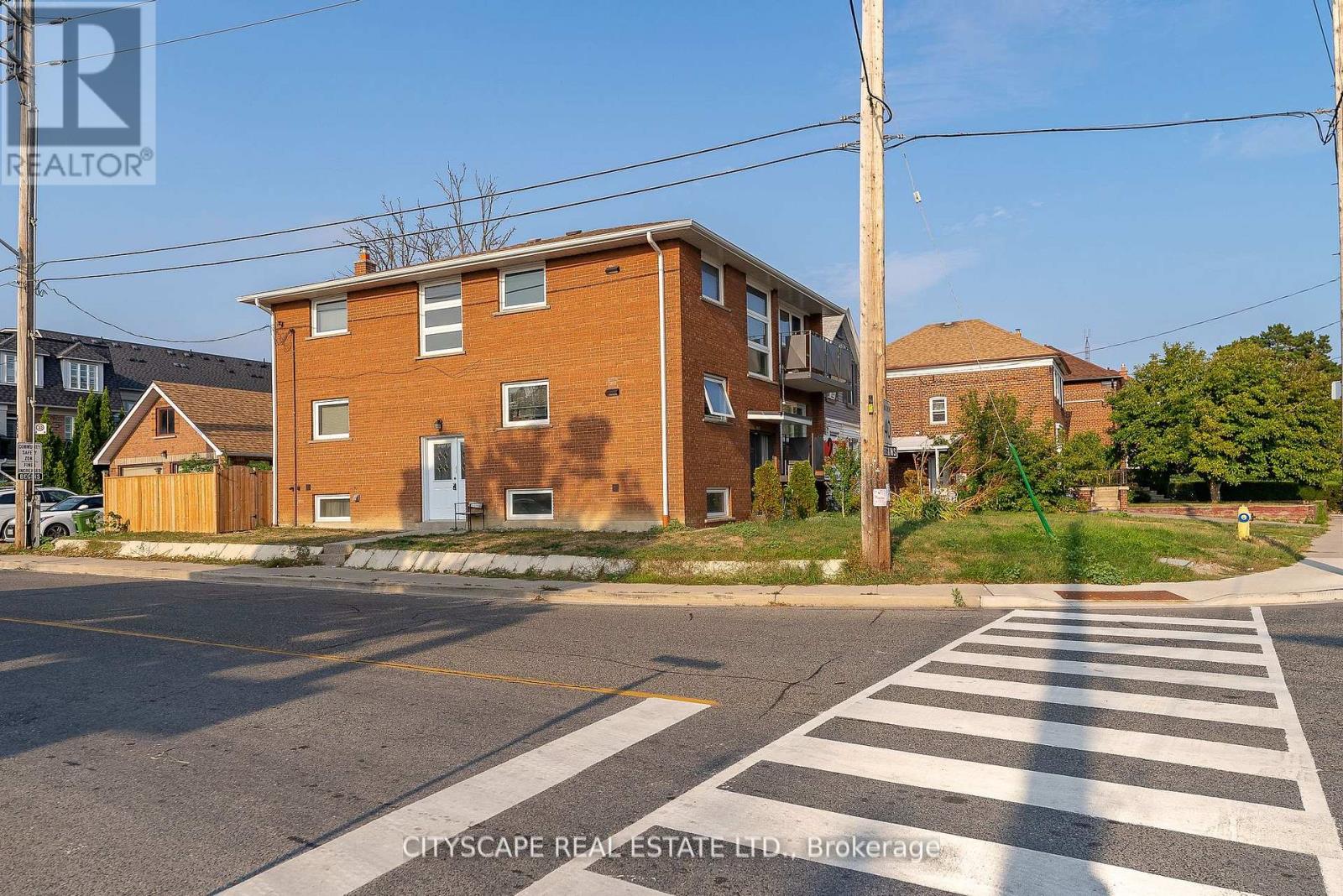 2724 Lake Shore Boulevard W, Toronto, Ontario  M8V 1G8 - Photo 3 - W12807508