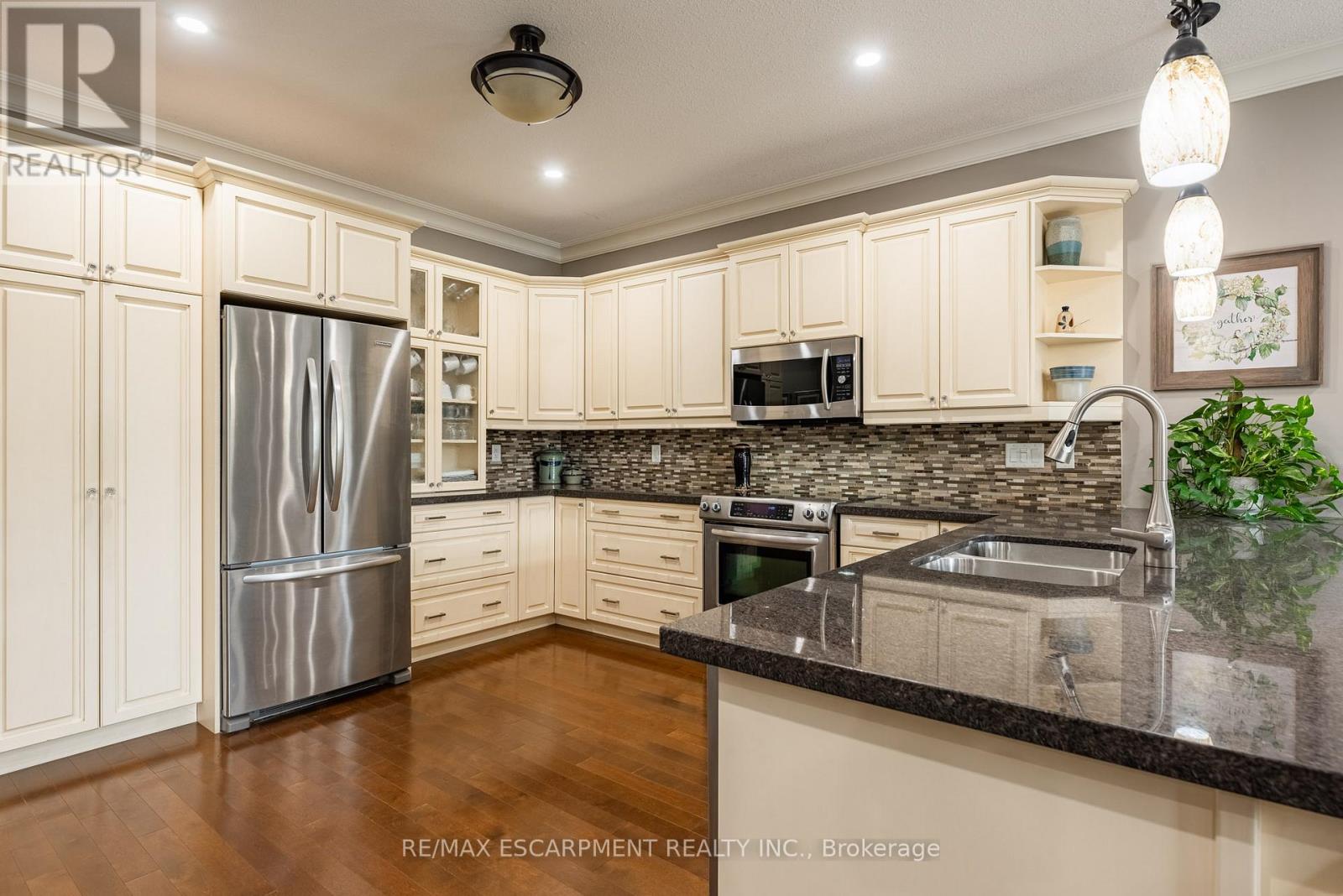 13 Iron Bridge Court, Haldimand, Ontario  N3W 0A4 - Photo 9 - X12807310