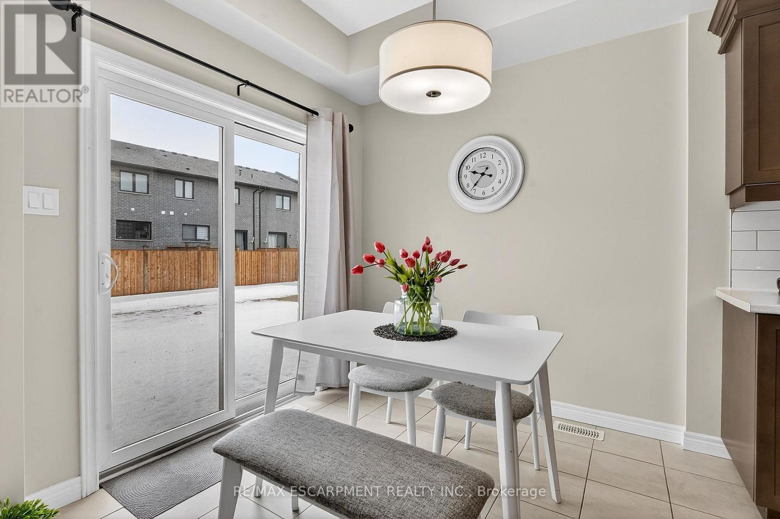 101 Dennis Drive, West Lincoln, Ontario  L0R 2A0 - Photo 11 - X12807386